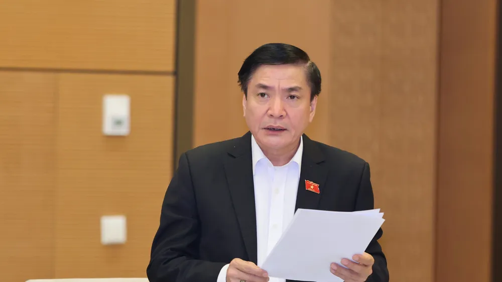 Tổng Thư ký, Chủ nhiệm Văn phòng Quốc hội Bùi Văn Cường báo cáo về việc chuẩn bị kỳ họp bất thường của Quốc hội. Ảnh: QUANG PHÚC 