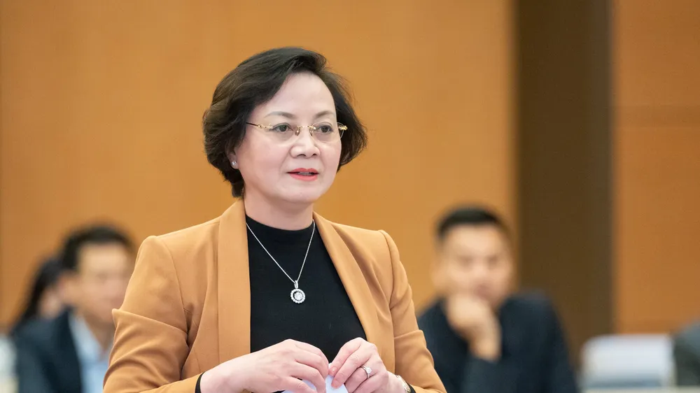 Bộ trưởng Bộ Nội vụ Phạm Thị Thanh Trà trình bày tờ trình của Chính phủ