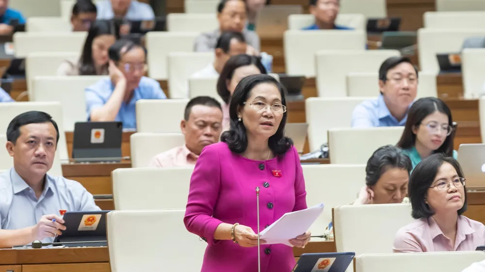 ĐB Nguyễn Thị Lệ, Phó Bí thư Thành uỷ, Chủ tịch HĐND TPHCM, phát biểu tại hội trường Diên Hồng. Ảnh: QUANG PHÚC 