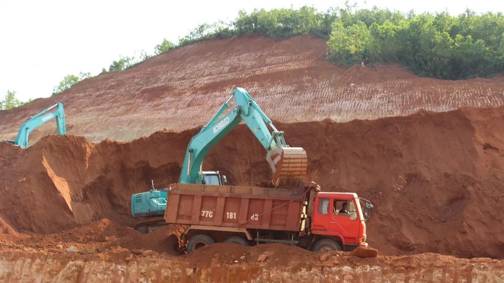 Đề xuất rút gọn các thủ tục về đất đai đối với khai thác khoáng sản làm vật liệu san lấp