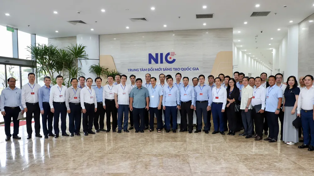 Bộ trưởng Bộ KH-ĐT Nguyễn Chí Dũng đón đoàn học viên lớp bồi dưỡng, cập nhật kiến thức, kỹ năng đối với cán bộ quy hoạch Ủy viên Trung ương Đảng tại NIC Hòa Lạc 