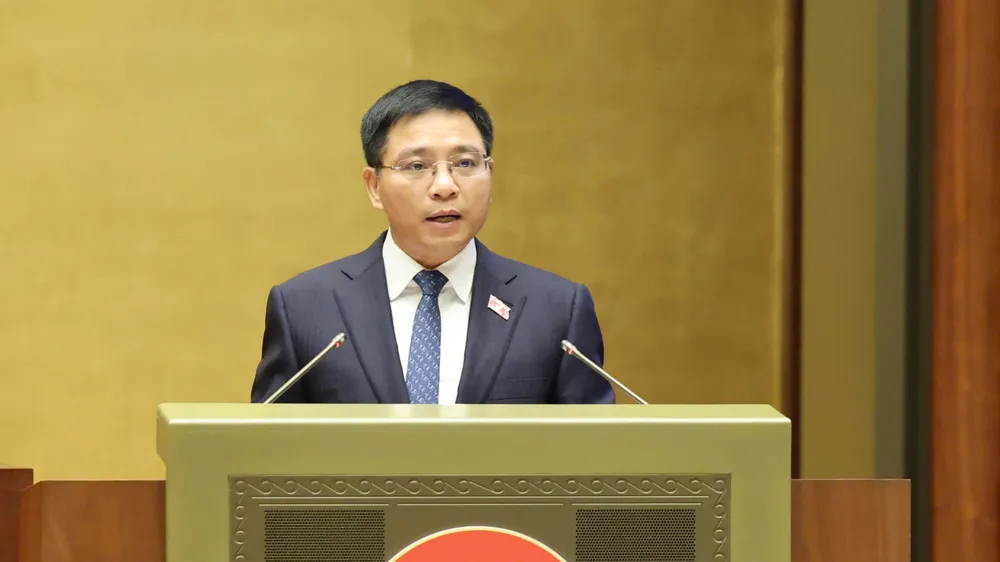 Bộ trưởng Bộ GTVT Nguyễn Văn Thắng báo cáo về nội dung chính của dự án đường sắt tốc độ cao trên trục Bắc – Nam, sáng 13-11. Ảnh: QUANG PHÚC 