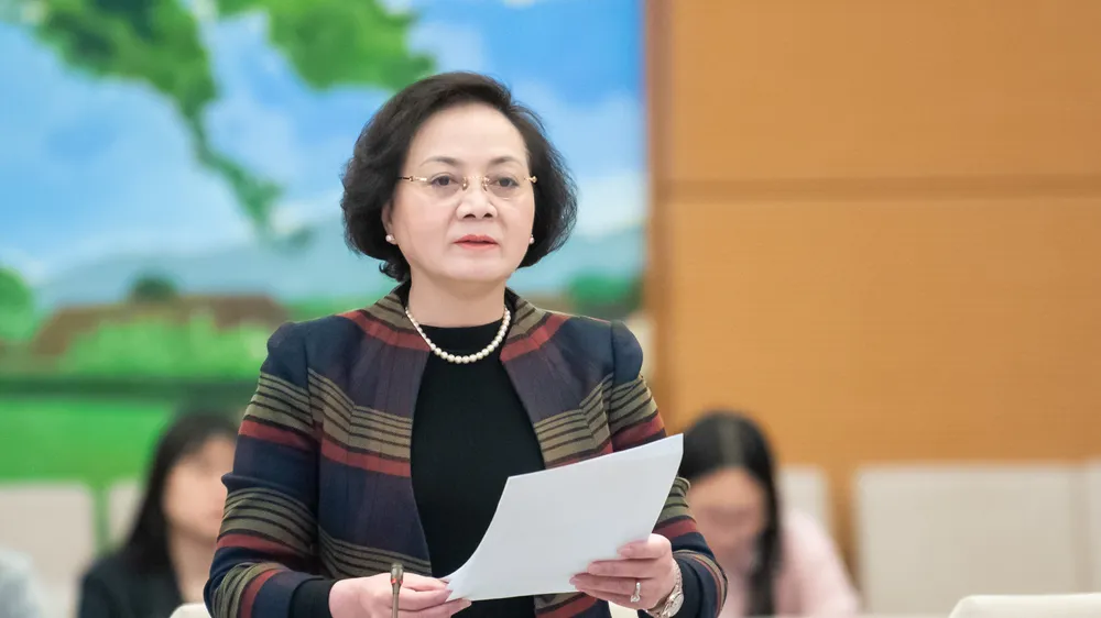 Bộ trưởng Bộ Nội vụ Phạm Thị Thanh Trà trình bày tờ trình về việc thành lập các phường thuộc thị xã Phú Mỹ và thành lập thành phố Phú Mỹ thuộc tỉnh Bà Rịa - Vũng Tàu