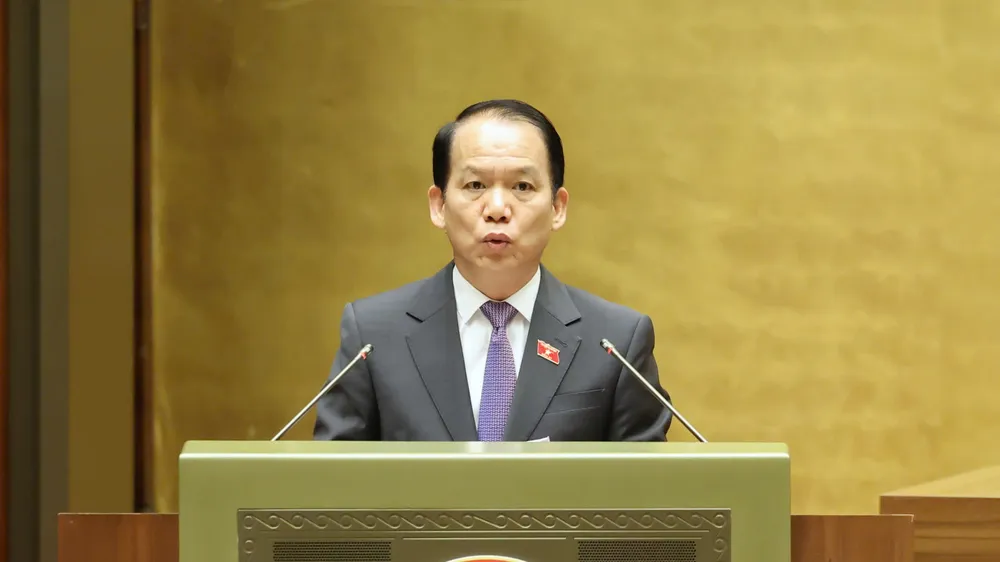 Chủ nhiệm Ủy ban Pháp luật và Tư pháp Hoàng Thanh Tùng trình bày báo cáo thẩm tra. Ảnh: QUANG PHÚC