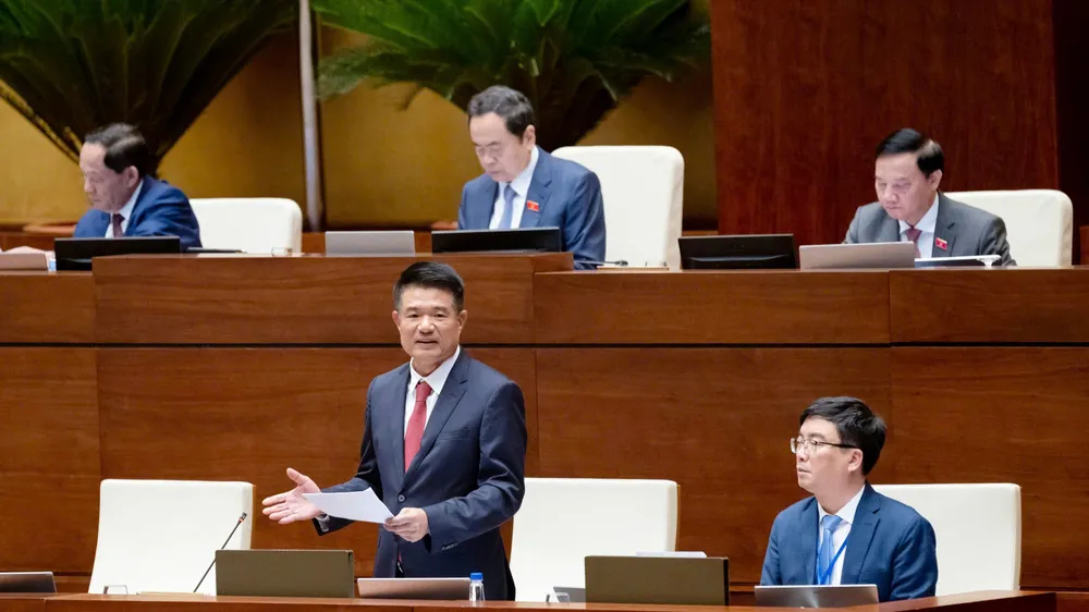 Viện trưởng Viện Kiểm sát nhân dân tối cao Nguyễn Huy Tiến phát biểu giải trình chiều 27-5. Ảnh: VIẾT CHUNG