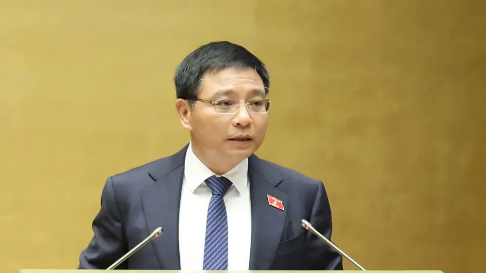 Bộ trưởng Bộ Tài chính Nguyễn Văn Thắng trình bày tờ trình tại phiên họp. Ảnh: QUANG PHÚC