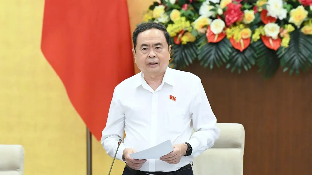 Chủ tịch Quốc hội Trần Thanh Mẫn vừa ký ban hành Nghị quyết số 1767/NQ-UBTVQH15. Ảnh: VIẾT CHUNG