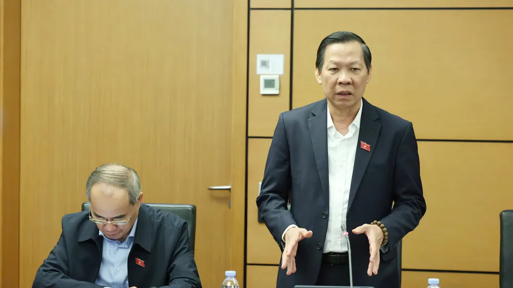 Chủ nhiệm Ủy ban Kinh tế và Tài chính Phan Văn Mãi phát biểu tại phiên họp tổ TPHCM. Ảnh: QUANG PHÚC