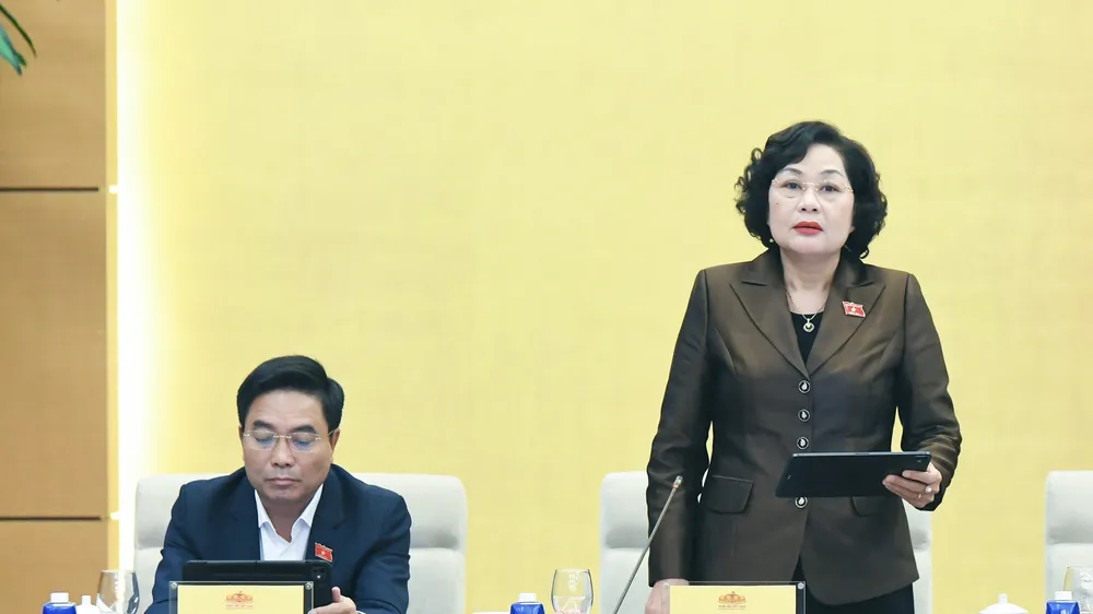 Phó Chủ tịch Quốc hội Nguyễn Thị Hồng điều hành phiên họp. Ảnh: VIẾT CHUNG
