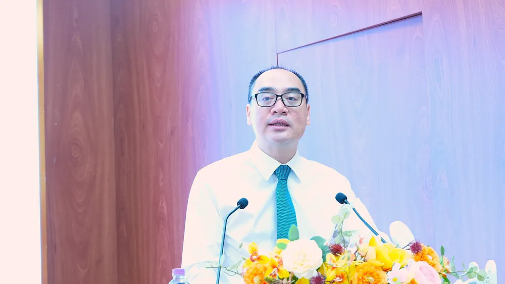 Phó Tổng KTNN Bùi Quốc Dũng phát biểu tại tọa đàm. Ảnh: CẨM HÀ 