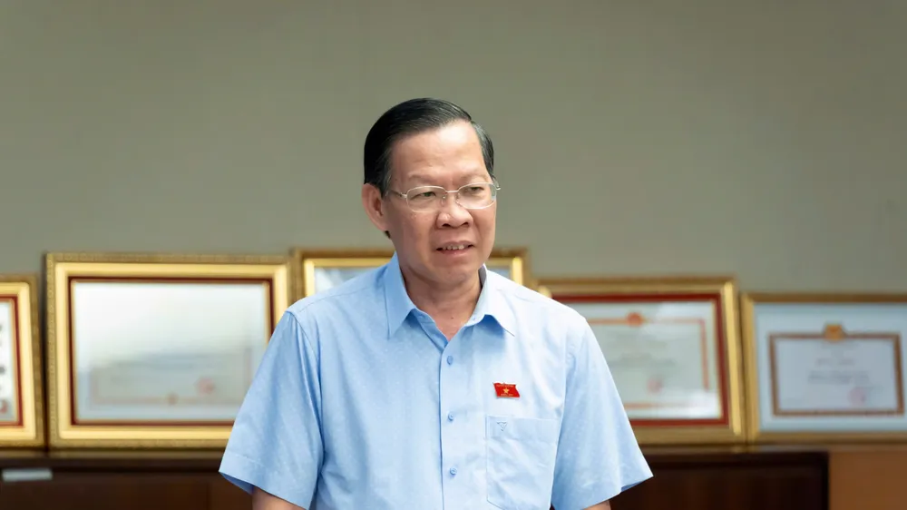 Chủ nhiệm Ủy ban Kinh tế và Tài chính Phan Văn Mãi chủ trì phiên họp. Ảnh: CẨM HÀ 