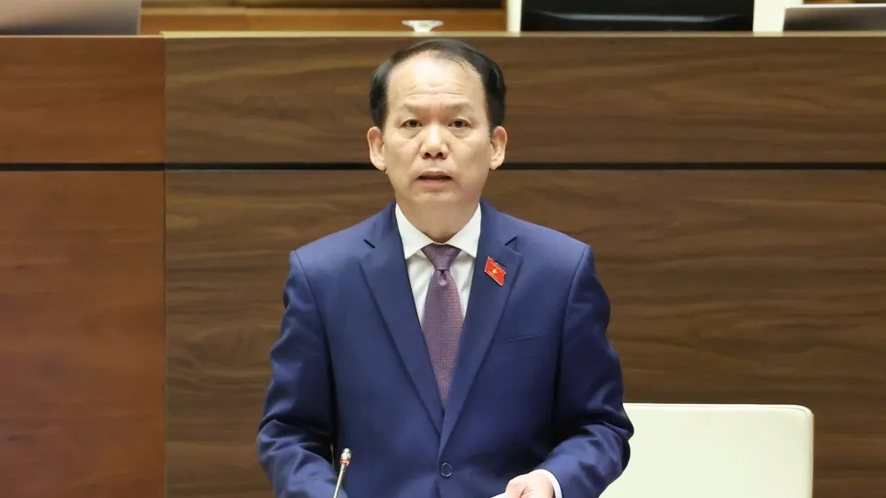 Bộ trưởng Bộ Tư pháp Hoàng Thanh Tùng tiếp thu các ý kiến ĐB. Ảnh: QUANG PHÚC 