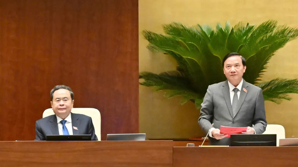 Phó Chủ tịch Quốc hội Nguyễn Khắc Định điều hành phiên họp sáng 11-8. Ảnh: QUANG PHÚC