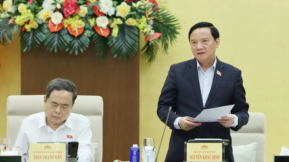 Phó Chủ tịch Quốc hội Nguyễn Khắc Định tổng kết nội dung thảo luận. Ảnh: QUANG PHÚC