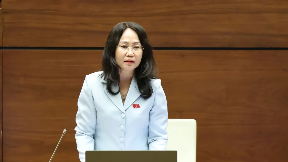 Bộ trưởng Bộ VH-TT-DL Lâm Thị Phương Thanh phát biểu tiếp thu, chỉnh lý dự thảo nghị quyết. Ảnh: QUANG PHÚC 