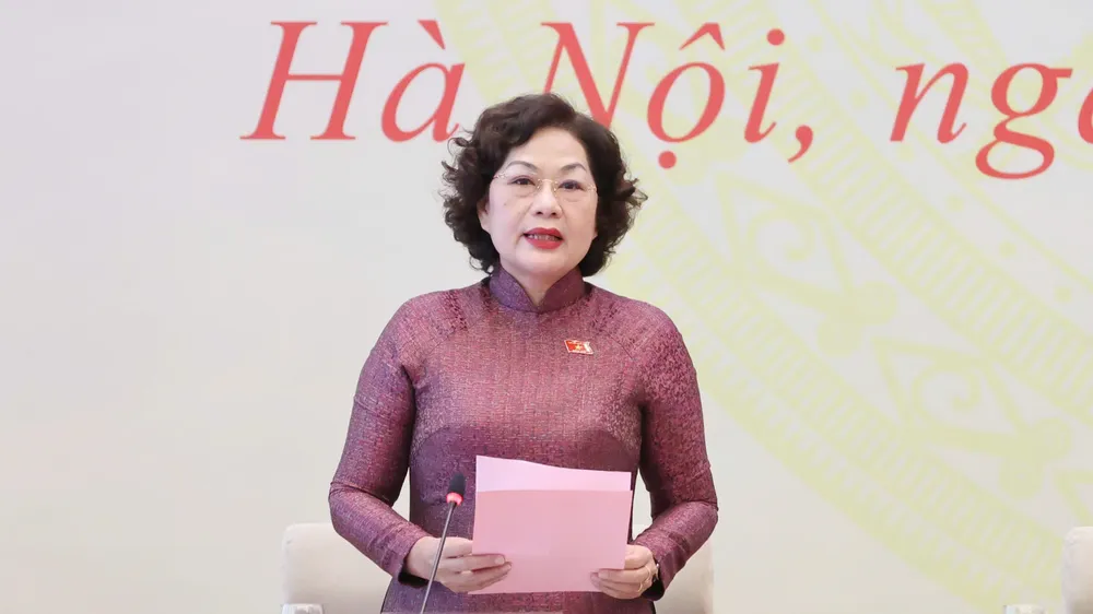 Phó Chủ tịch Quốc hội Nguyễn Thị Hồng điều hành nội dung thảo luận về dự thảo Luật Phát triển doanh nghiệp nhỏ và vừa. Ảnh: QUANG PHÚC 