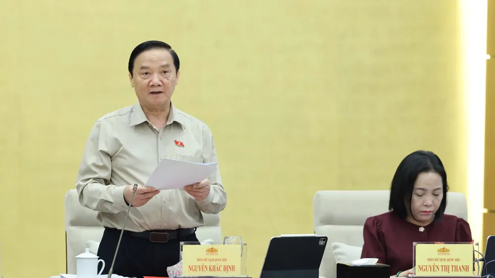 Phó Chủ tịch Quốc hội Nguyễn Khắc Định điều hành thảo luận. Ảnh: QUANG PHÚC 