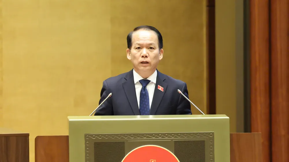 Bộ trưởng Bộ Tư pháp Hoàng Thanh Tùng trình dự thảo Luật Đấu giá tài sản (sửa đổi). Ảnh: QUANG PHÚC 