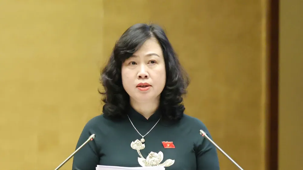 Bộ trưởng Bộ Y tế Đào Hồng Lan trình bày Dự án Luật An toàn thực phẩm (sửa đổi). Ảnh: QUANG PHÚC