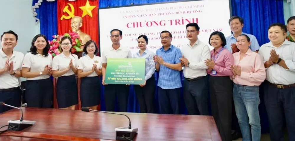 Phường Bình Dương: Quỹ khuyến học, khuyến tài tiếp nhận 100 triệu đồng hỗ trợ học sinh khó khăn