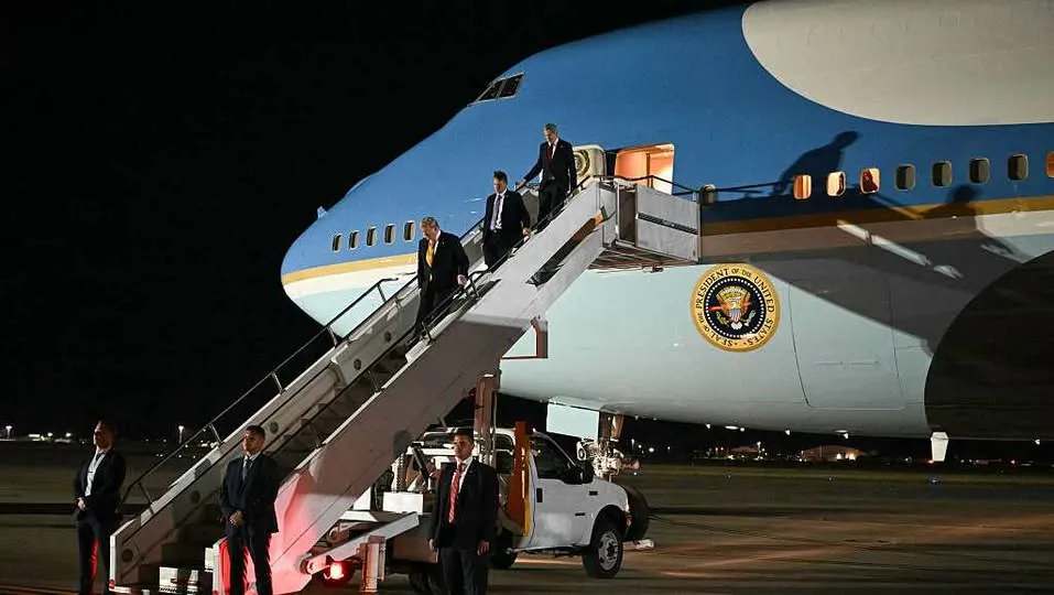 Lo ngại nguy cơ đe dọa nhắm vào Tổng thống Mỹ, chuyên cơ Air Force One trở thành "nghi binh" 