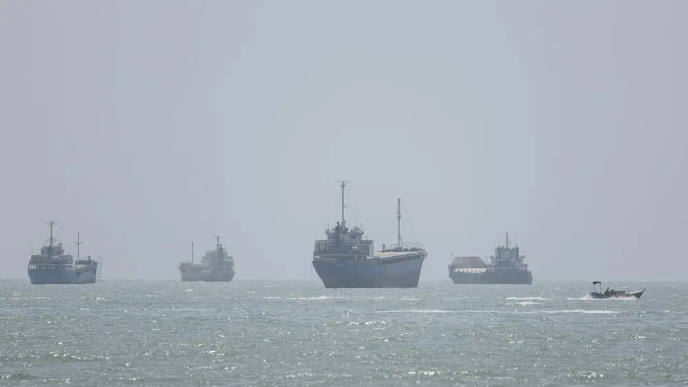 Tàu, thuyền tại eo biển Hormuz. Ảnh: WANA