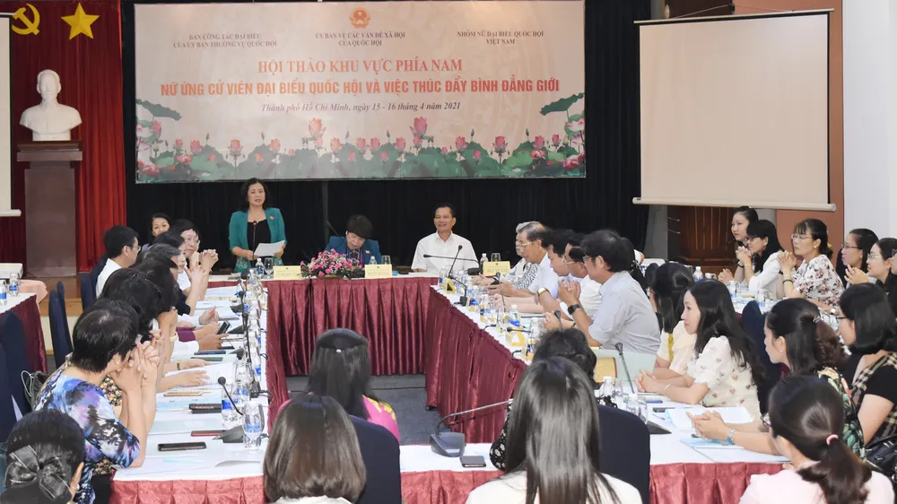 Hội thảo “Nữ ứng cử viên đại biểu Quốc hội và việc thúc đẩy bình đẳng giới”, diễn ra tại TPHCM, sáng 15-4-2021. Ảnh: ĐÌNH LÝ