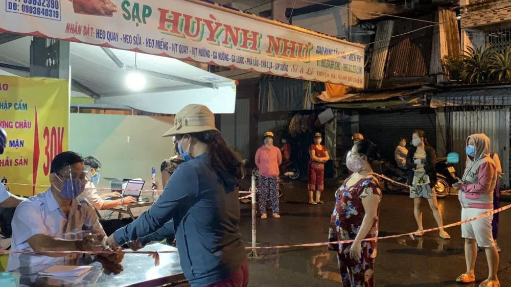 Chợ Bình Thới, quận 11 triển khai tổng đài tự động đặt lịch đi chợ cho người dân