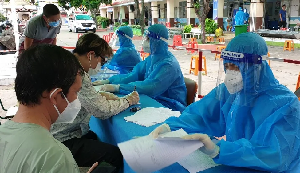 Quận 11 triển khai tiêm vaccine mũi 2 cho người dân trên 18 tuổi