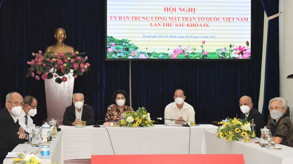 Phó Bí thư Thành ủy TPHCM Nguyễn Hồ Hải cùng các đại biểu tham dự hội nghị tại điểm cầu TPHCM
