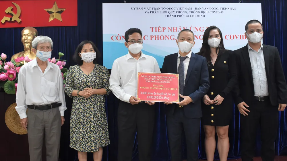 TPHCM tiếp nhận 10.000 máy đo huyết áp trị giá 8 tỷ đồng