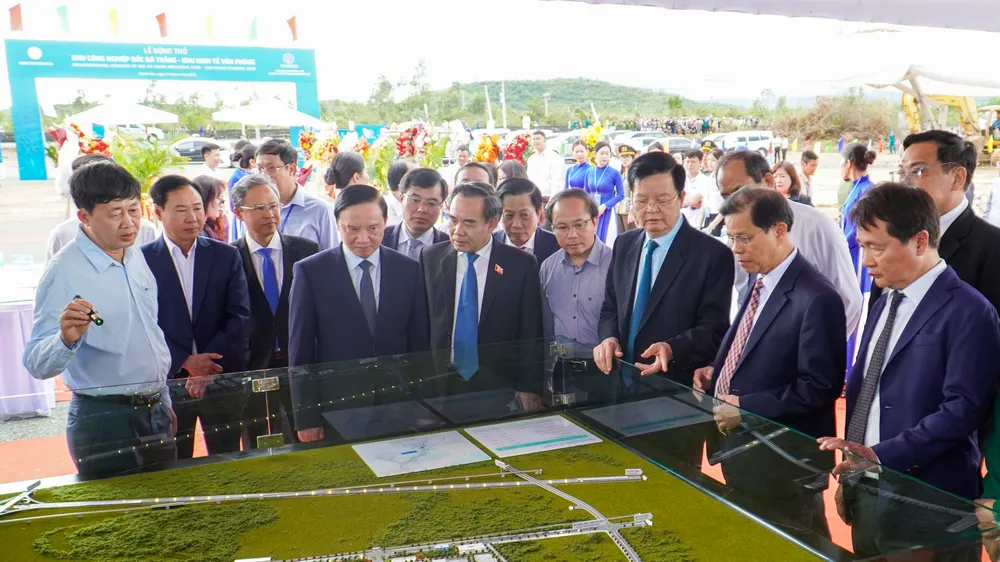 Khánh Hòa động thổ dự án Khu công nghiệp Dốc Đá Trắng