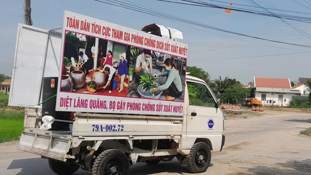 Xe truyền thông lưu động triển khai chiến dịch phòng chống sốt xuất huyết. Ảnh: CDC Khánh Hòa