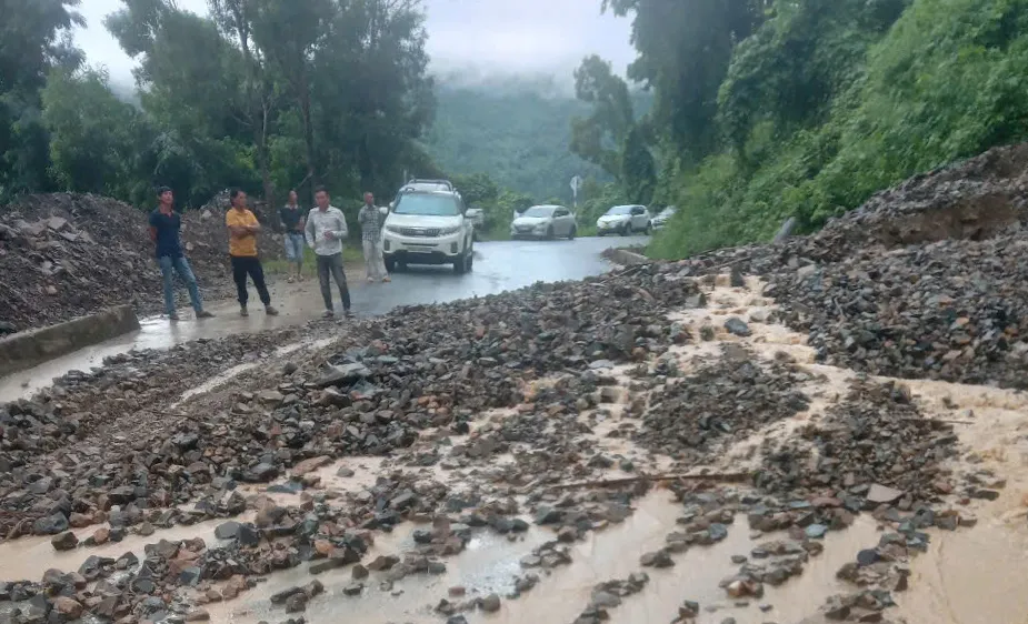 Khánh Hòa: Đèo Khánh Sơn sạt lở khoảng 500m