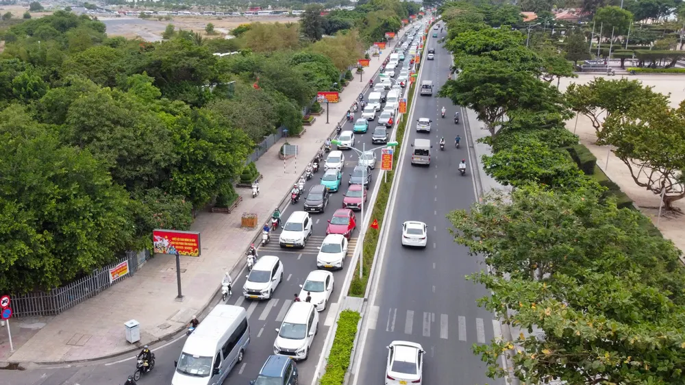Thí điểm lắp đặt tủ đổi pin xe máy điện tại Nha Trang