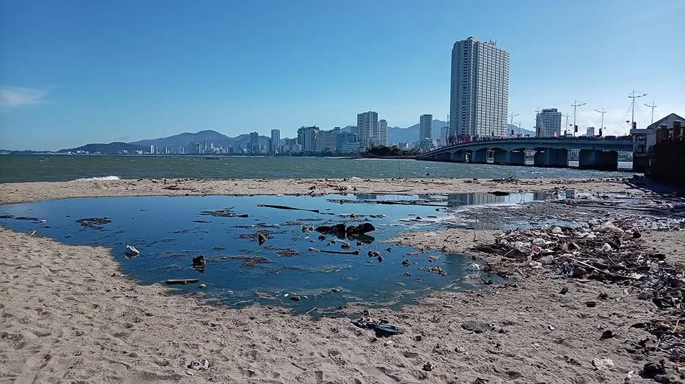 Sẽ tháo dỡ đường ống xả thải trái phép ra biển Nha Trang