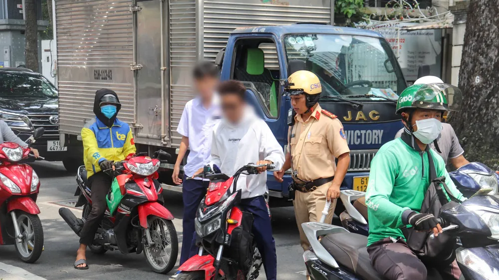 Xử phạt nhiều trường hợp học sinh vi phạm giao thông