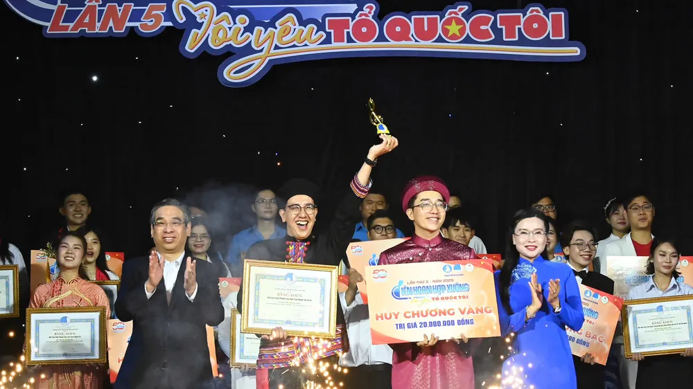 Trao giải các tiết mục xuất sắc nhất Liên hoan hợp xướng lần 5