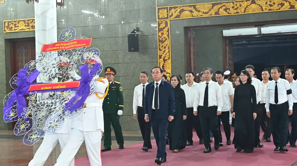 Bí thư Thành ủy TPHCM Nguyễn Văn Nên viếng Giáo sư, Tiến sĩ Phan Lương Cầm