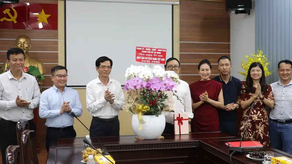Chủ nhiệm Ủy ban Kiểm tra Thành ủy TPHCM thăm, chúc mừng các cơ quan báo chí 