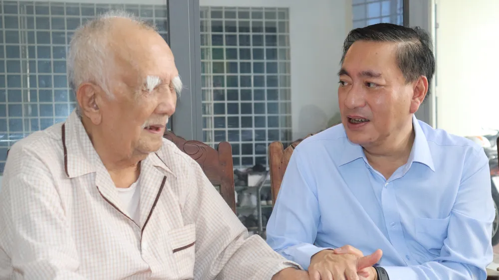 Đoàn đại biểu TPHCM thăm, tri ân gia đình chính sách, người có công