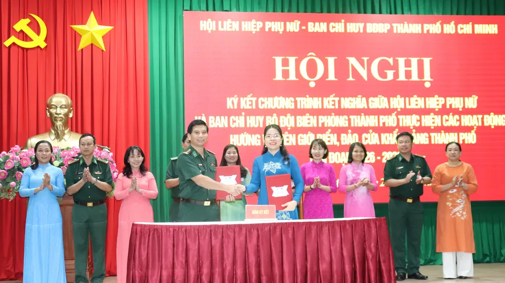 Chung tay hướng về biên giới biển, đảo, cửa khẩu cảng