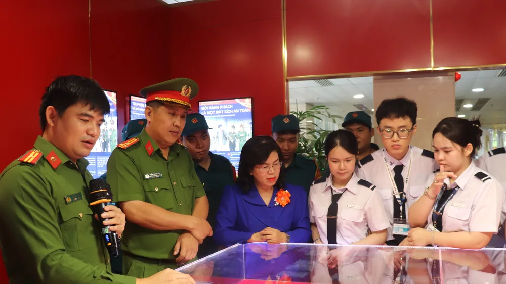 Tăng cường tuyên truyền về phòng chống ma túy tại sân bay Tân Sơn Nhất