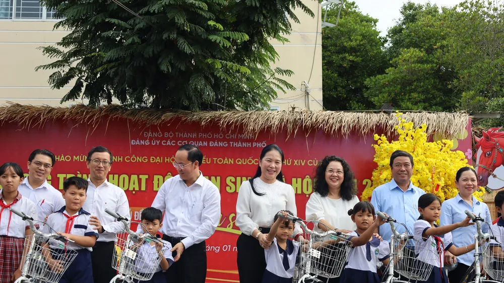 “Xuân sẻ chia” về với xã đảo Thạnh An 