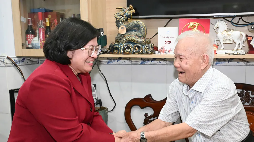 Lãnh đạo TPHCM thăm, tri ân các gia đình chính sách tiêu biểu