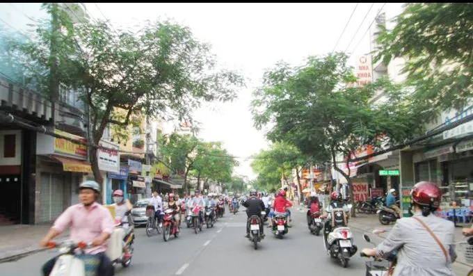 Đường Lạc Long Quân, quận Tân Bình 