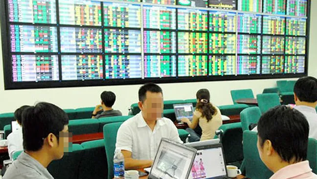 Lực bắt đáy mạnh, VN-Index giữ được 947 điểm
