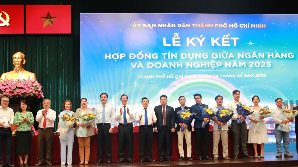 Mội buổi lễ ký kết tín dụng giữa ngân hàng và doanh nghiệp tại TPHCM năm 2023