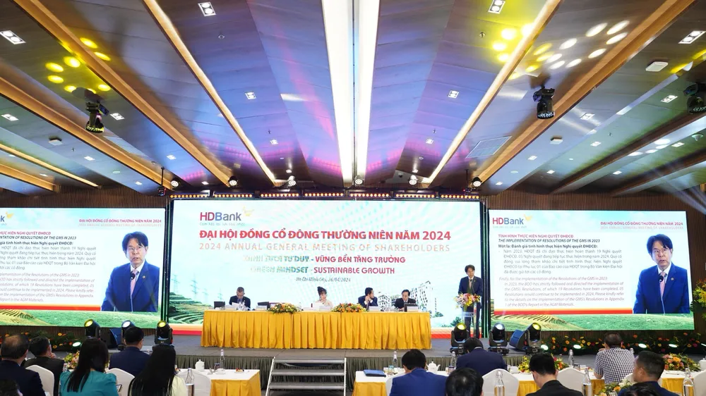Quang cảnh ĐHCĐ HDBank ngày 26-4-2024
