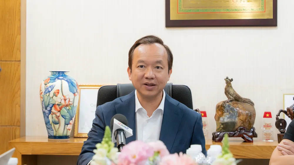 Ông Phan Quốc Công, Tổng Giám đốc PNJ trao đổi với báo chí trưa 21-7